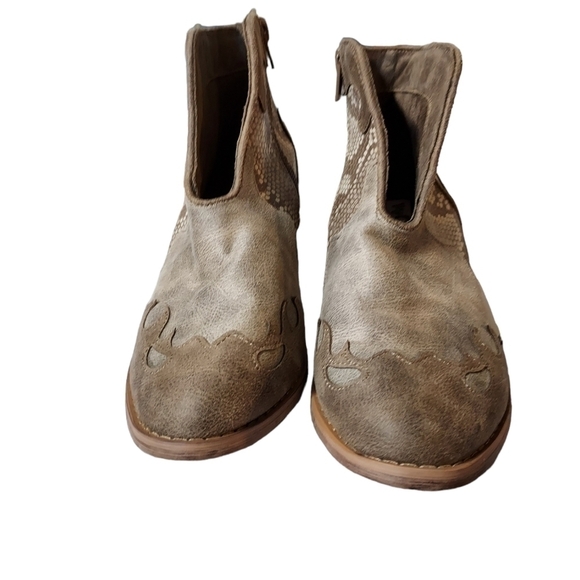 Very G Shelby women's ankle boots cream snake print 6.5 - Picture 6 of 16